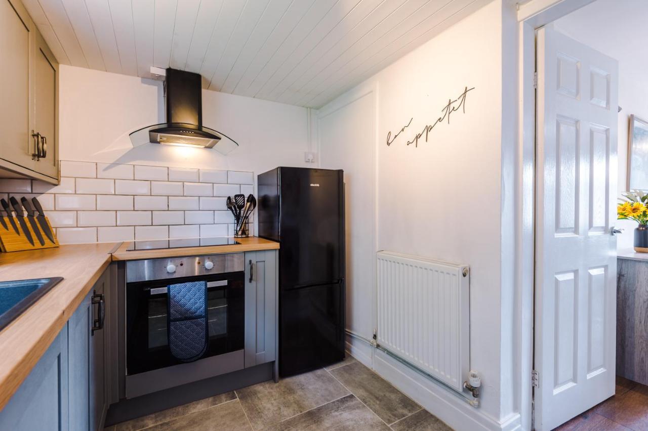 Charming 3-Bed Cottage In Chester, Ideal For Families & Workers, Free Parking - Sleeps 7 Exterior foto