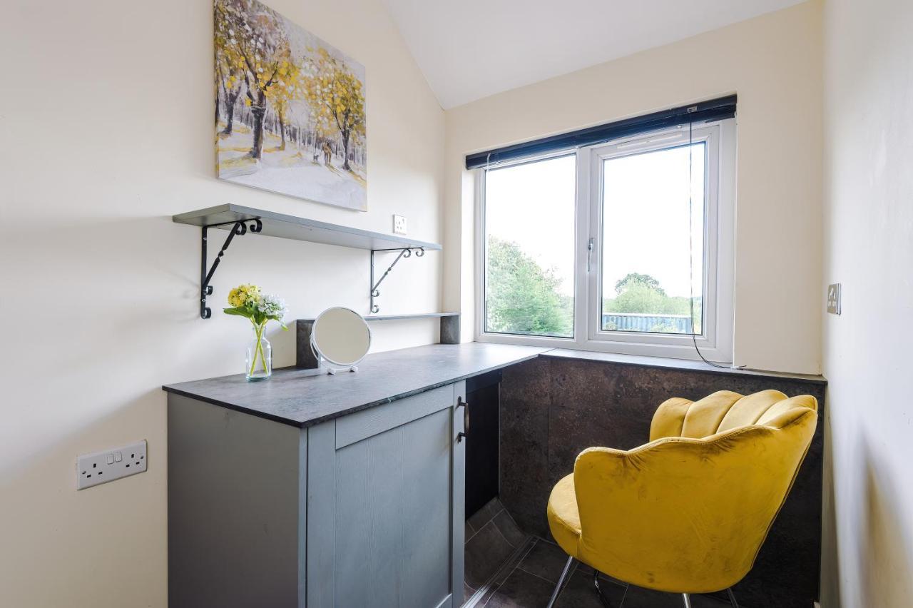 Charming 3-Bed Cottage In Chester, Ideal For Families & Workers, Free Parking - Sleeps 7 Exterior foto