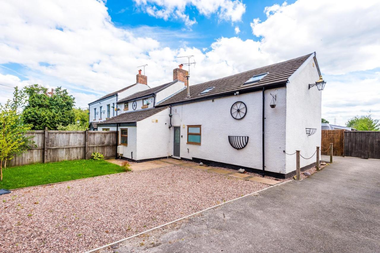 Charming 3-Bed Cottage In Chester, Ideal For Families & Workers, Free Parking - Sleeps 7 Exterior foto