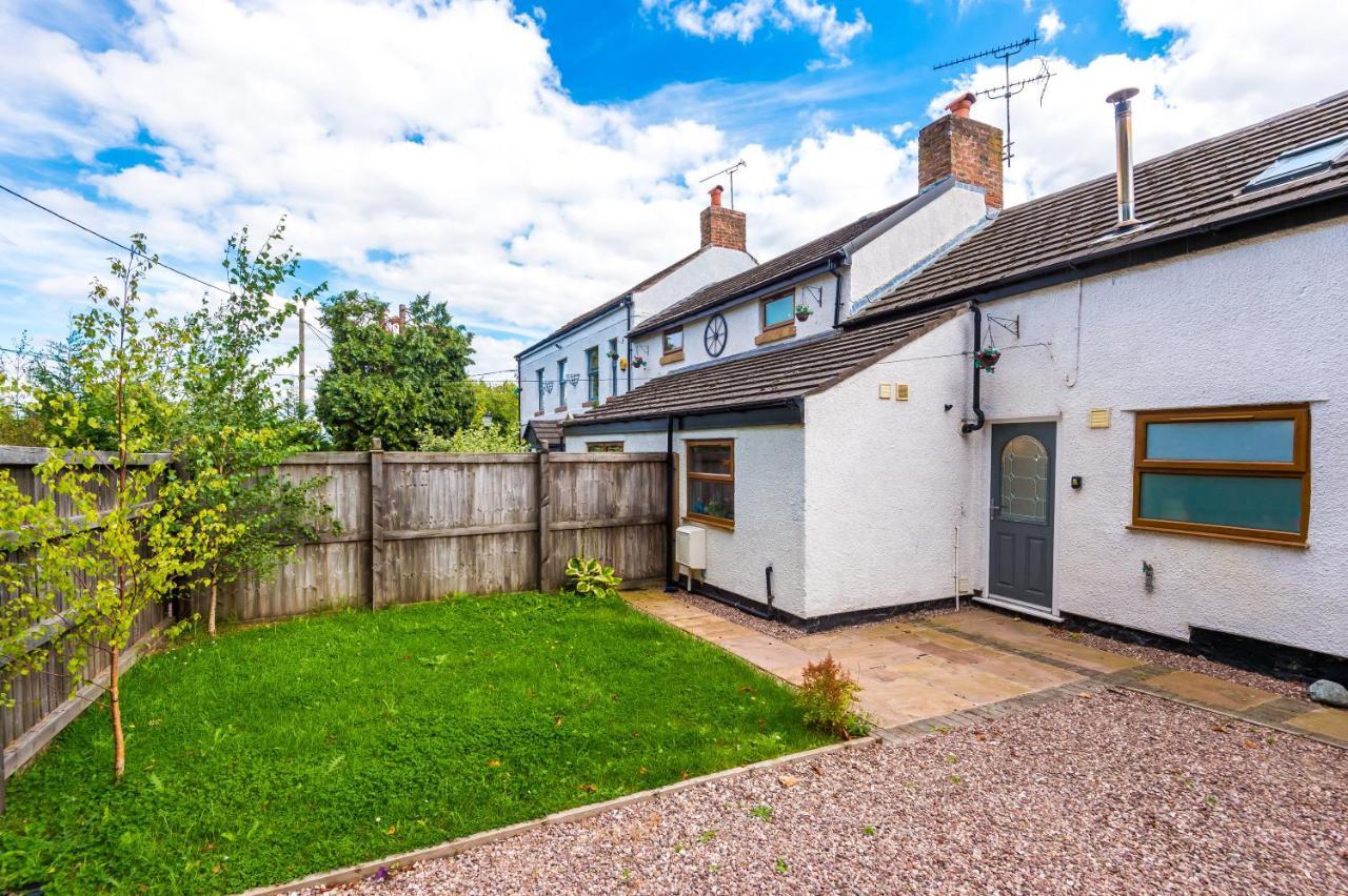 Charming 3-Bed Cottage In Chester, Ideal For Families & Workers, Free Parking - Sleeps 7 Exterior foto