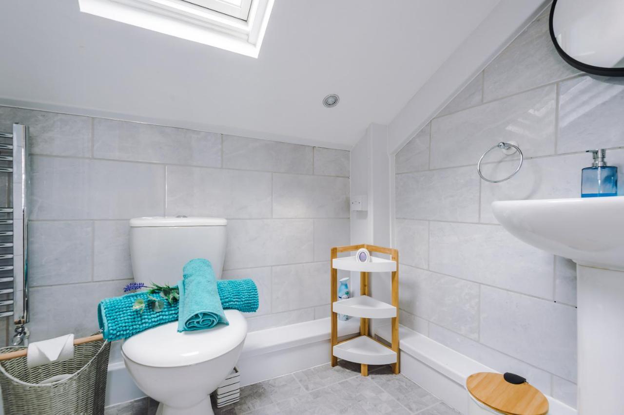Charming 3-Bed Cottage In Chester, Ideal For Families & Workers, Free Parking - Sleeps 7 Exterior foto