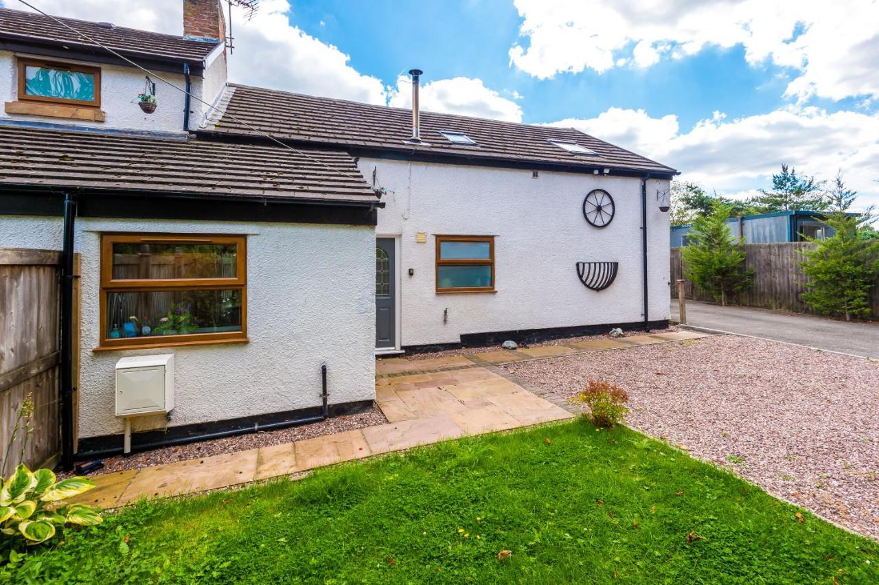 Charming 3-Bed Cottage In Chester, Ideal For Families & Workers, Free Parking - Sleeps 7 Exterior foto